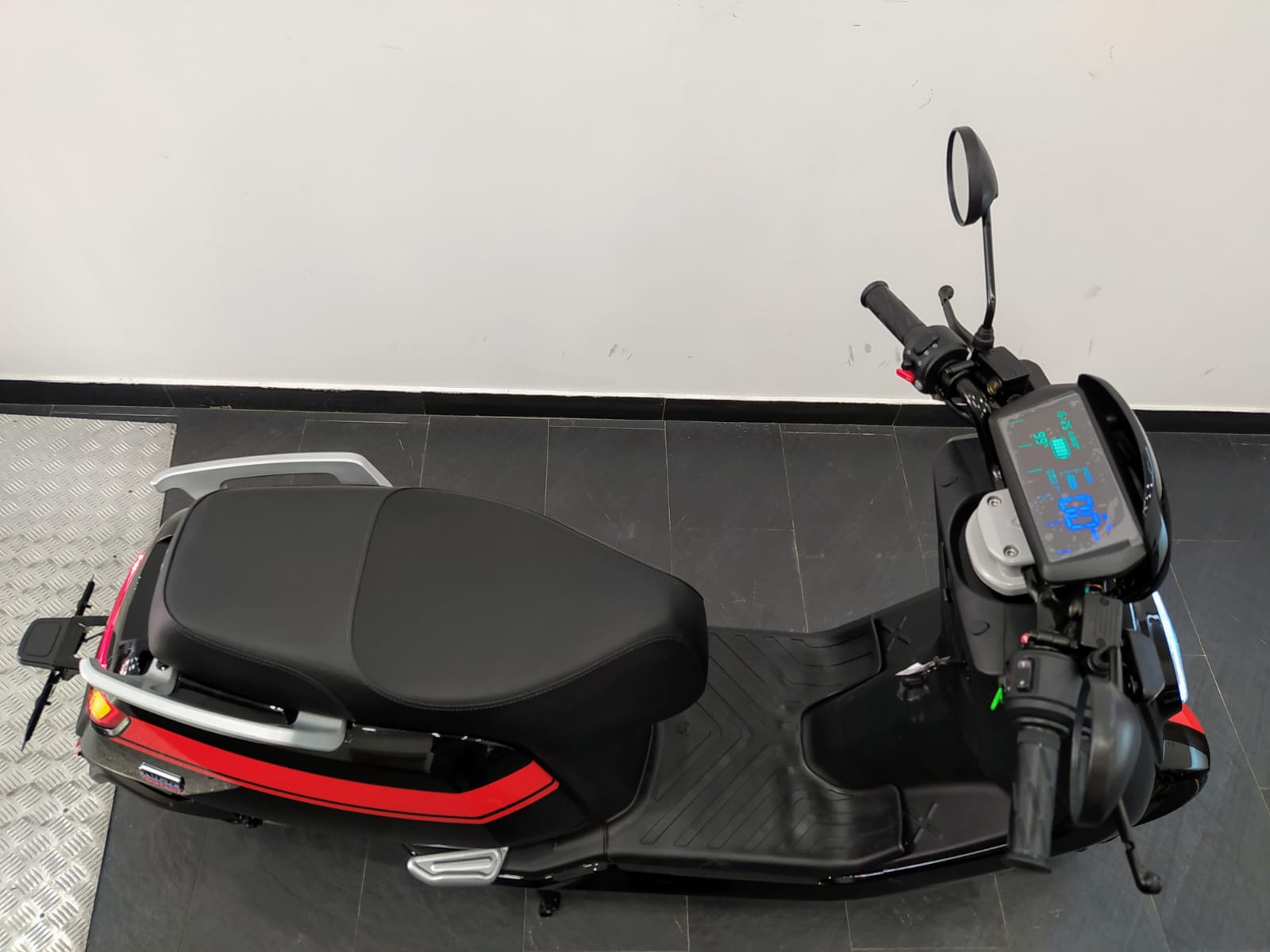 NIU NQI GTS SPORT - 10